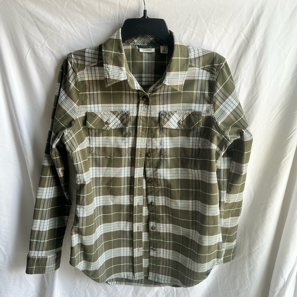 L.L. Bean Tops - L.L. Bean Long Sleeve Button Down Green Plaid Flannel Size S